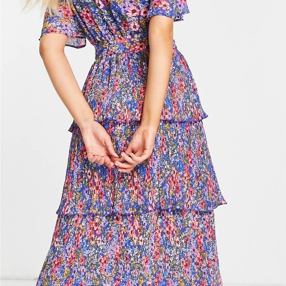 ASOS  Wrap Front Tiered Pleated Midi Dress in Blue Flirty Floral Print Size 8 - Picture 4 of 13